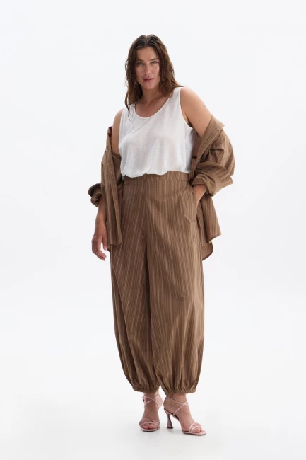 Топ из органического трикотажа молочного цвета – фото – Plus Size 50–64 – Моно-Стиль