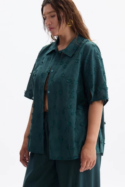 Блузка из хлопка с английской вышивкой – фото – Plus Size 50–64 – Моно-Стиль
