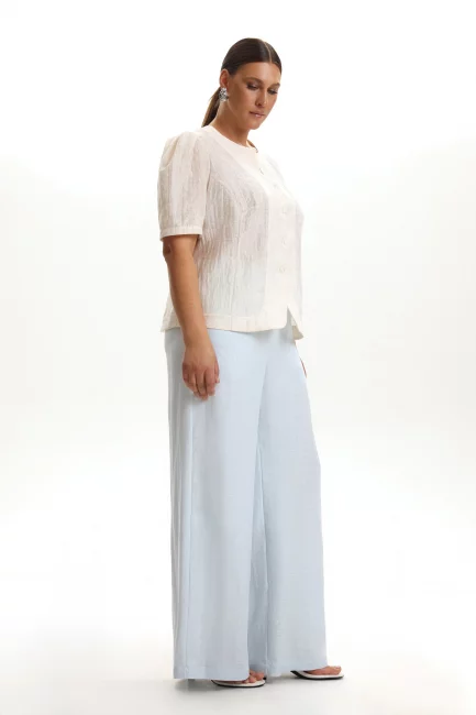 Блузка с коротким рукавом и фактурным рисунком