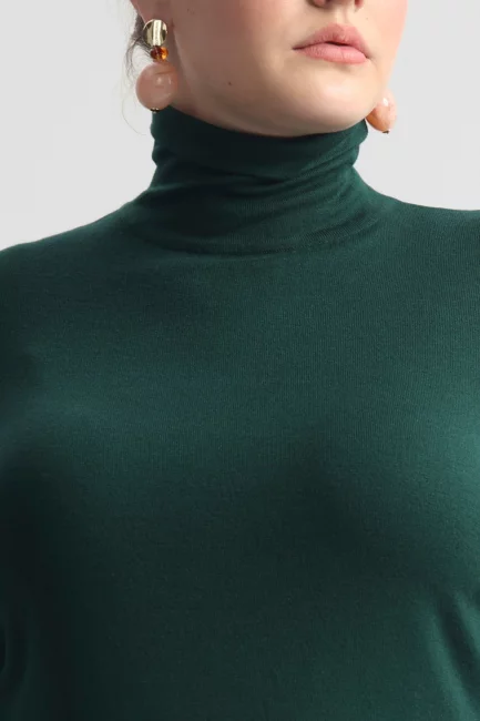 Водолазка зеленого цвета