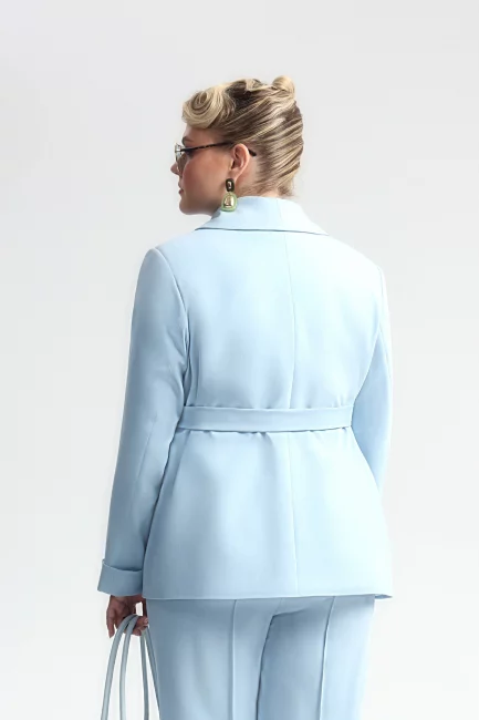 Жакет на запа́хе из костюмной ткани