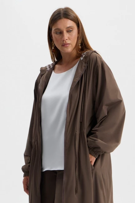 Плащ пыльник с капюшоном и подкладкой сетка – фото – Plus Size 50–64 – Моно-Стиль