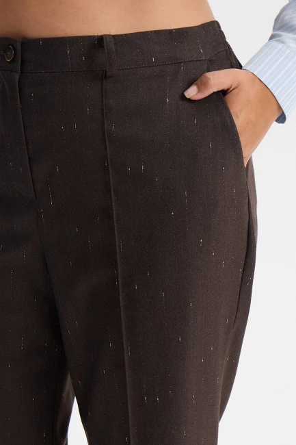 Брюки сигаретки из костюмной ткани с блеском – фото – Plus Size 50–64 – Моно-Стиль