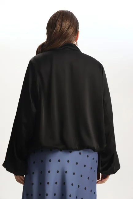 Бомбер из поливискозы с рукавом жиго