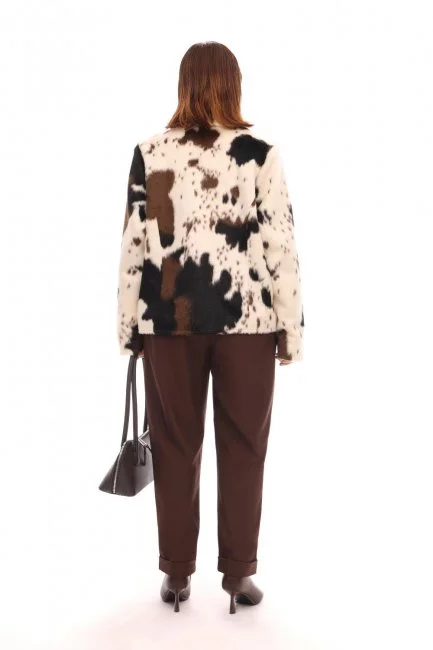 Куртка жакет из экомеха с анималистичным принтом