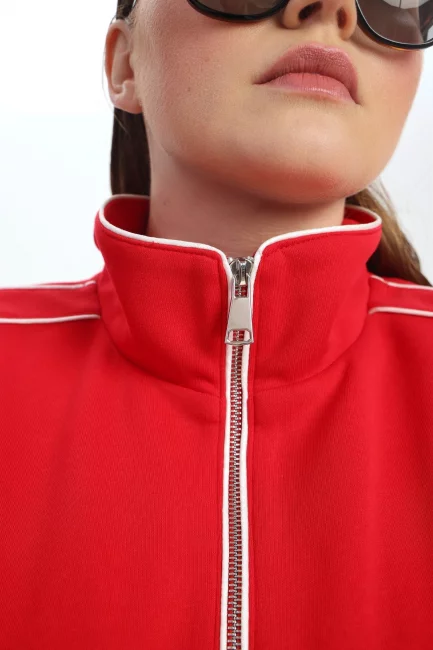 Свитшот с воротником стойка