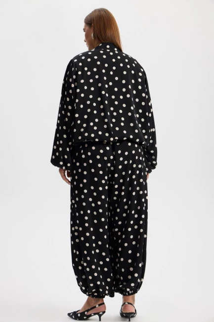 Брюки баллоны из шелка в горох – фото – Plus Size 50–64 – Моно-Стиль