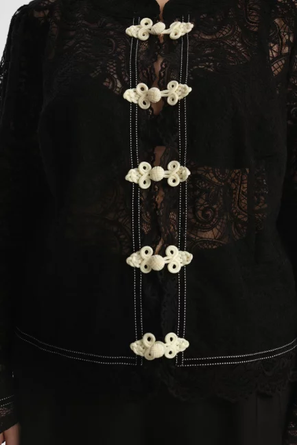 Блузка из кружева с застежкой панькоу