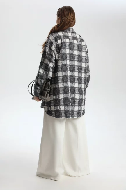 Рубашка с черной клеткой и деконструкцией