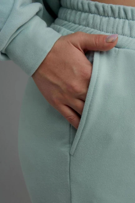 Джоггеры regular fit с бархатистой поверхностью