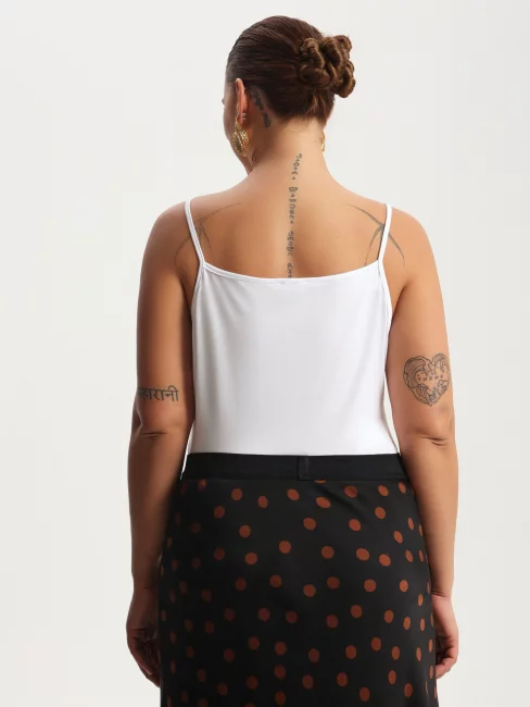 Топ из трикотажа на тонких лямках