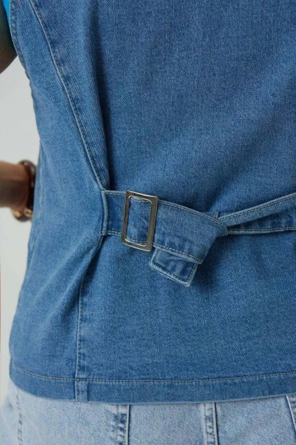 Жилет джинсовый с роговыми пуговицами на фигуру большого размера заказать с доставкой
