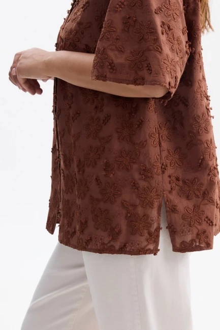 Блузка с английской вышивкой и коротким рукавом – фото – Plus Size 50–64 – Моно-Стиль
