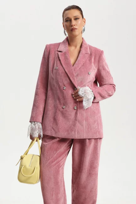 Жакет полуприталенного силуэта из вельвета