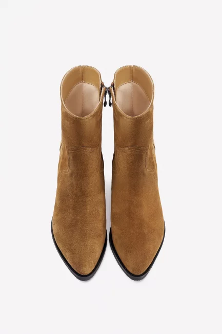 Замшевые короткие казаки