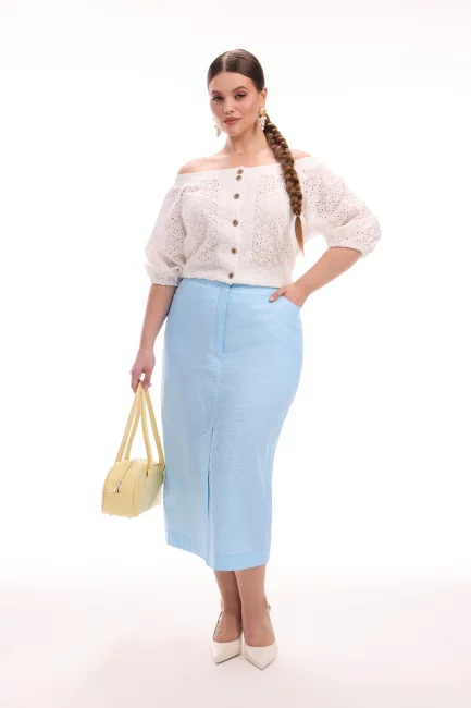 Блузка с английской вышивкой и открытыми плечами