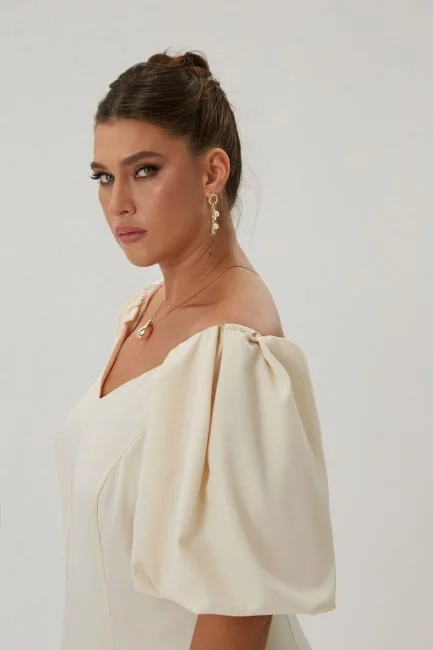 Платье со спущенным плечом из смесовой вискозы