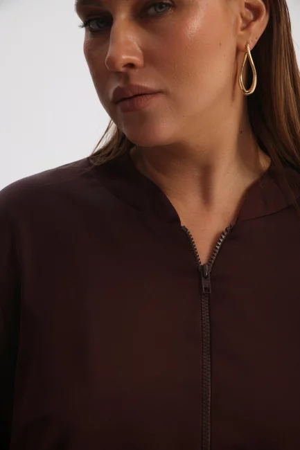 Бомбер из шелка с рукавом жиго