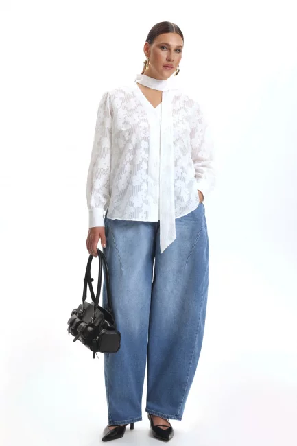 Блузка с бантом лавальер и манжетой