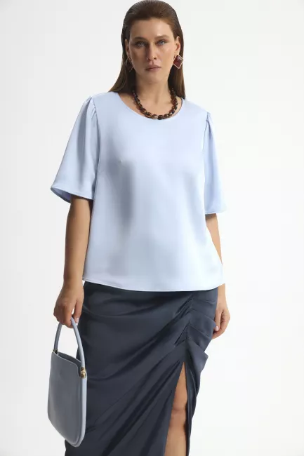 Блузка из поливискозы с коротким рукавом