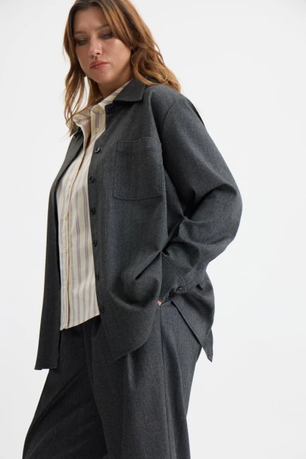 Рубашка с застежкой на спинке – фото – Plus Size 50–64 – Моно-Стиль