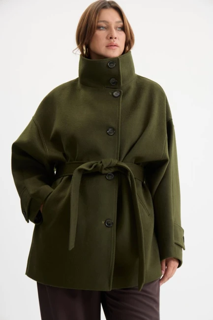 Полупальто с высоким воротником стойка – фото – Plus Size 50–64 – Моно-Стиль