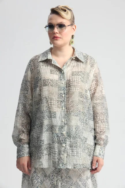 Блузка из поливискозы с серым принтом