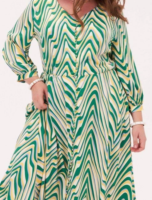 Платье на пуговицах с зеленым принтом