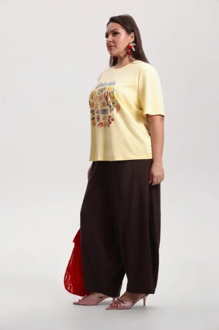 Базовая футболка из хлопка с принтом – фото – Plus Size 50–64 – Моно-Стиль