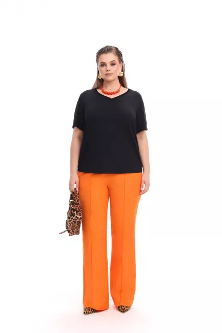 Футболка с треугольным вырезом