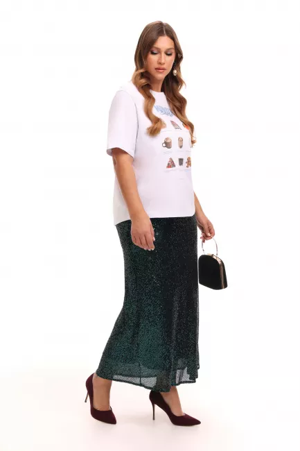 Белая футболка с принтом и рибаной