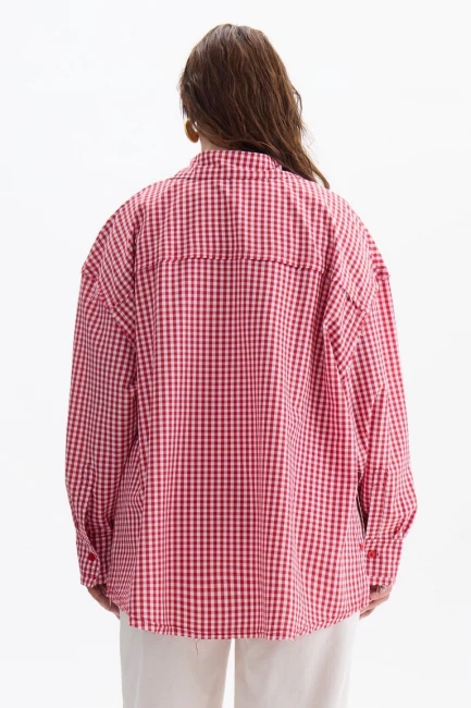 Рубашка оверсайз из хлопка с необработанным краем – фото – Plus Size 50–64 – Моно-Стиль