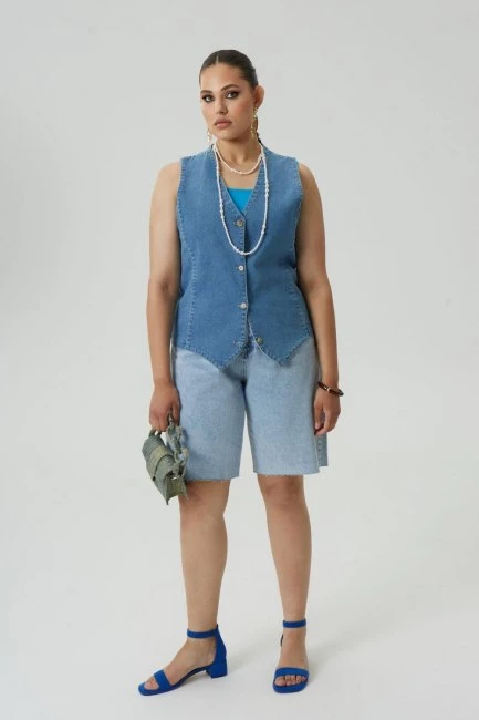 Джинсовый жилет с роговыми пуговицами на фигуру большого размера заказать с доставкой
