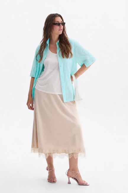Блузка голубого цвета из шитья – фото – Plus Size 50–64 – Моно-Стиль