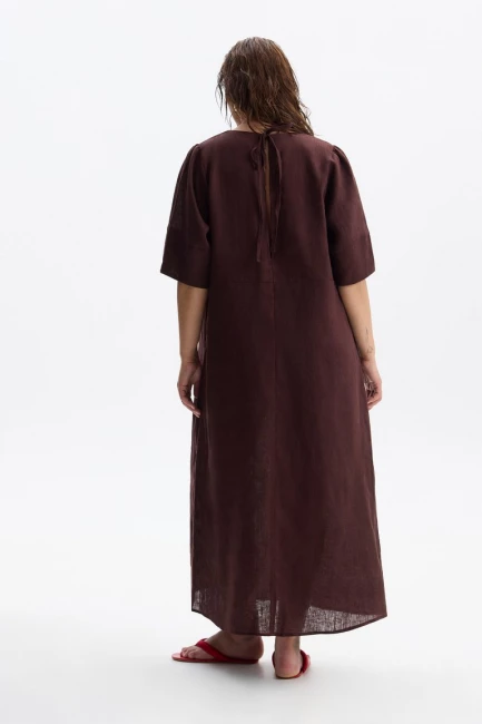 Платье изо льна на завязке сзади – фото – Plus Size 50–64 – Моно-Стиль