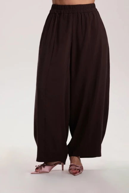 Брюки баллоны из шелка с тач эффектом – фото – Plus Size 50–64 – Моно-Стиль