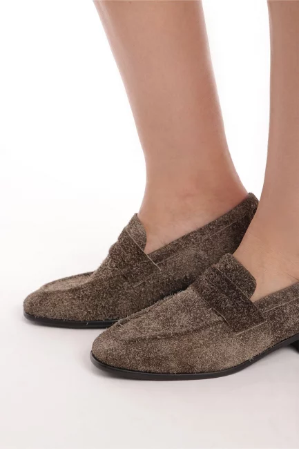 Пенни лоферы из замши с флуфи эффектом