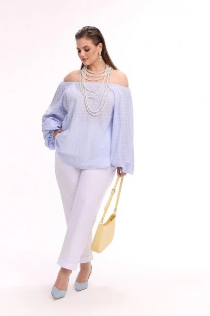 Блузка с английской вышивкой