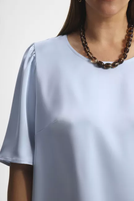 Блузка из поливискозы с коротким рукавом