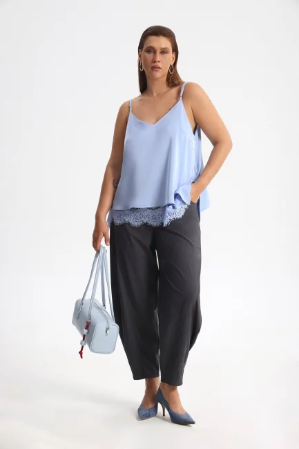 Топ с асимметричным низом и кружевом