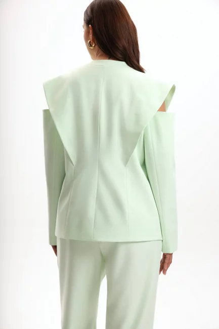 Жакет в маскулином стиле салатового цвета