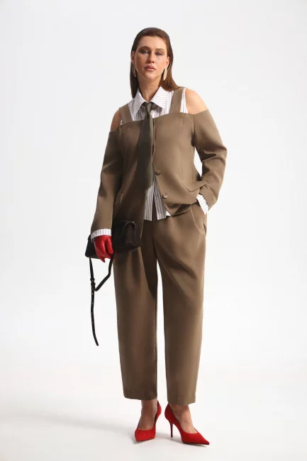 Жакет декольте с бретелями