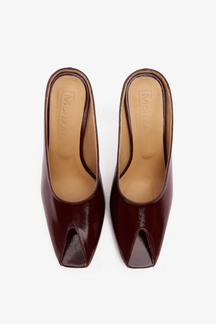 Мюли пип тэ из лаковой кожи