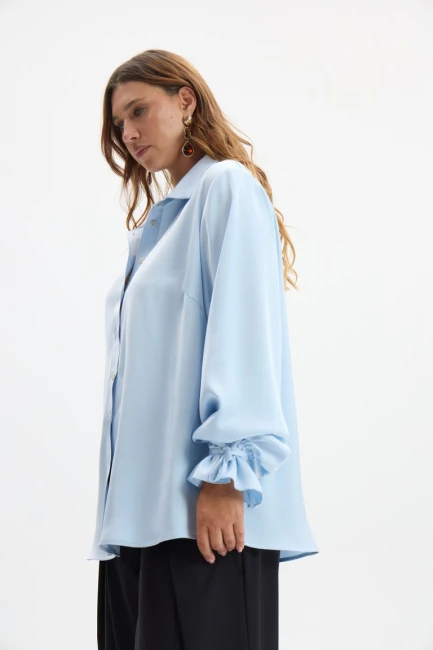 Голубая блузка из сатина – фото – Plus Size 50–64 – Моно-Стиль