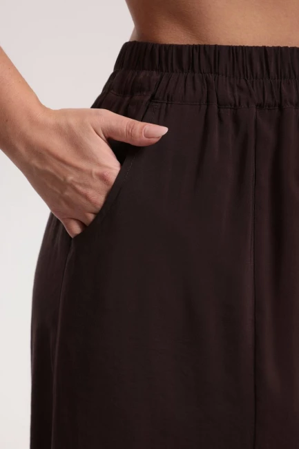 Брюки баллоны из шелка с тач эффектом – фото – Plus Size 50–64 – Моно-Стиль