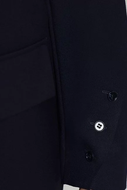 Темно-синее платье а-силуэта с v-вырезом