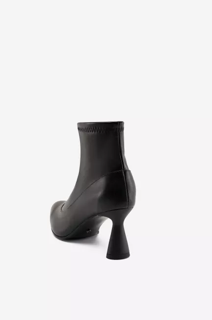Ботильоны из кожи с острым мысом