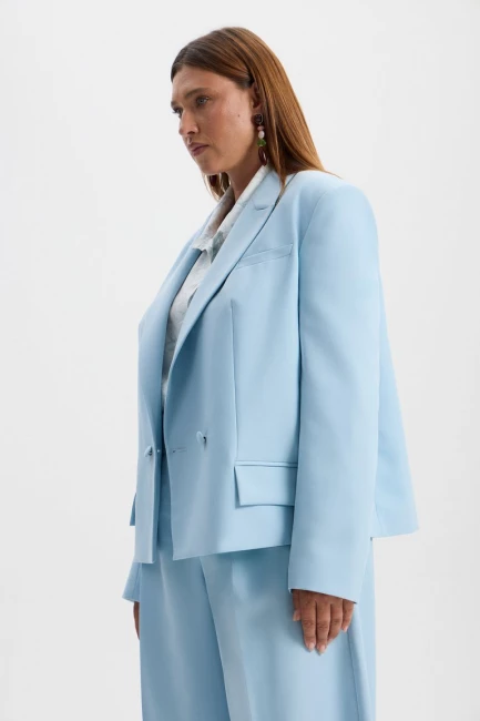 Спенсер жакет из голубой костюмной ткани – фото – Plus Size 50–64 – Моно-Стиль