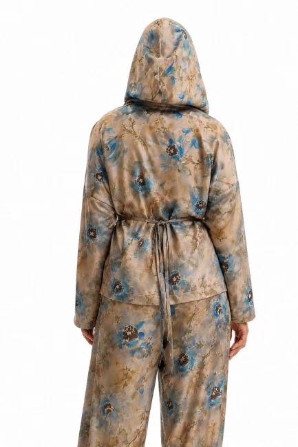 Блузка из вискозы с принтом и капюшоном – фото – Plus Size 50–64 – Моно-Стиль