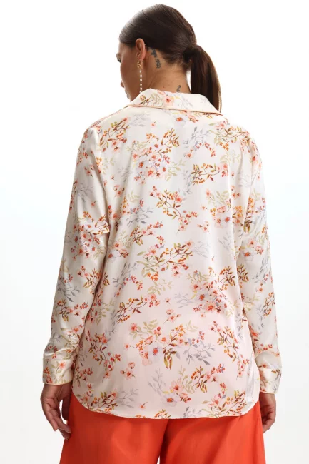 Блузка с принтом и ка́нтом из поливискозы